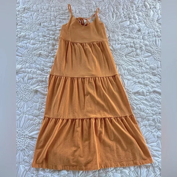 Old Navy Tiered Maxi Dress - Picture 3 of 9